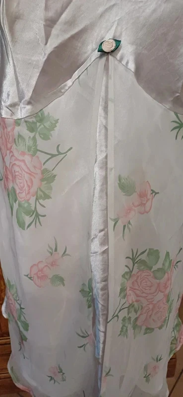 New white floral satin nightgown and veils – photo 3